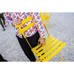 Chaise De Jardin Pliante FERMOB Bistro Métal - Miel -Jardin Meubles Magasin 010173 chaise de jardin pliante fermob bistro metal miel ambiance 2