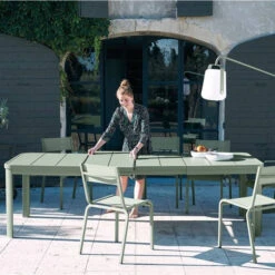 Table De Jardin 10 Personnes Avec 2 Rallonges FERMOB Oléron 155 / 255 X 100 Cm - Cerise Noire -Jardin Meubles Magasin oleron cactus maillane book2020 sebastien erome 6 min 1 8